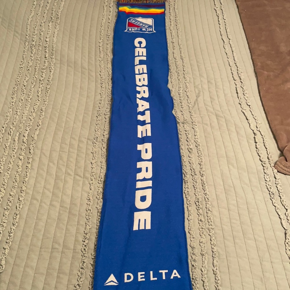 💛 2 for $10 NY Rangers pride scarf